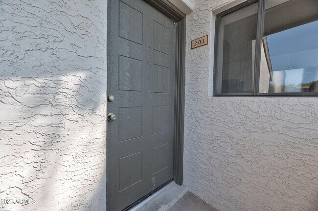 Foto del edificio - 6480 N 82nd St