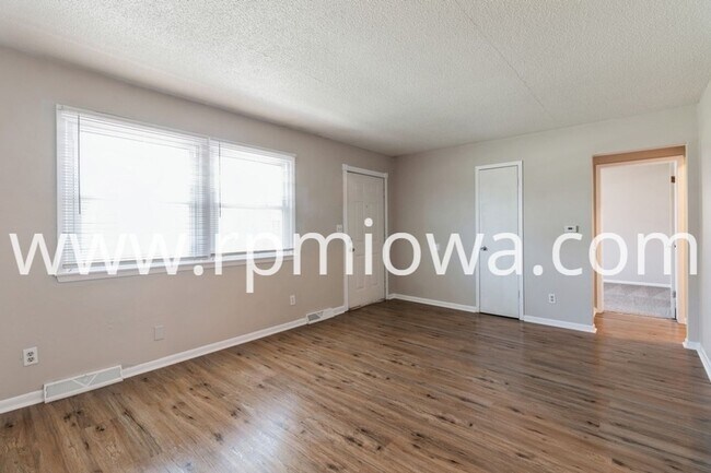 Foto del edificio - 215 NW Arlan Dr