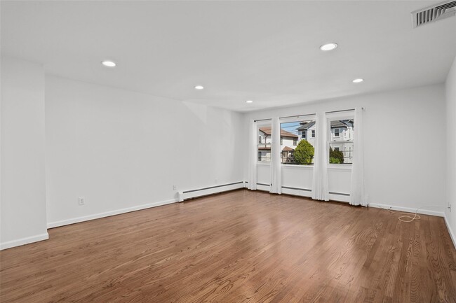 Foto del edificio - 223 Hillside Pl