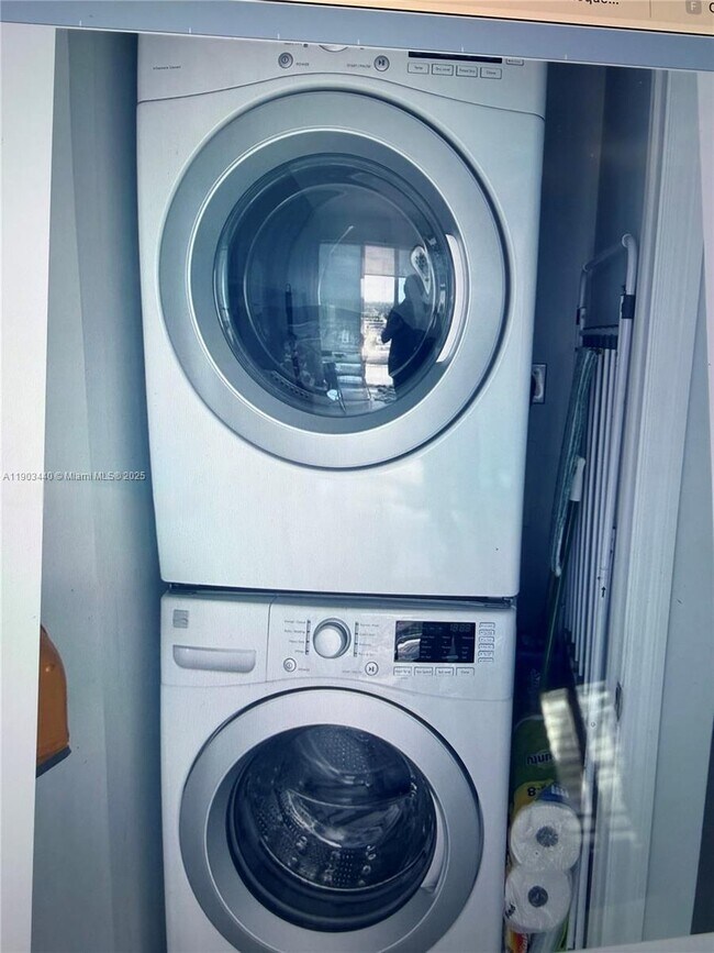 Foto del edificio - 60 SW 13th St