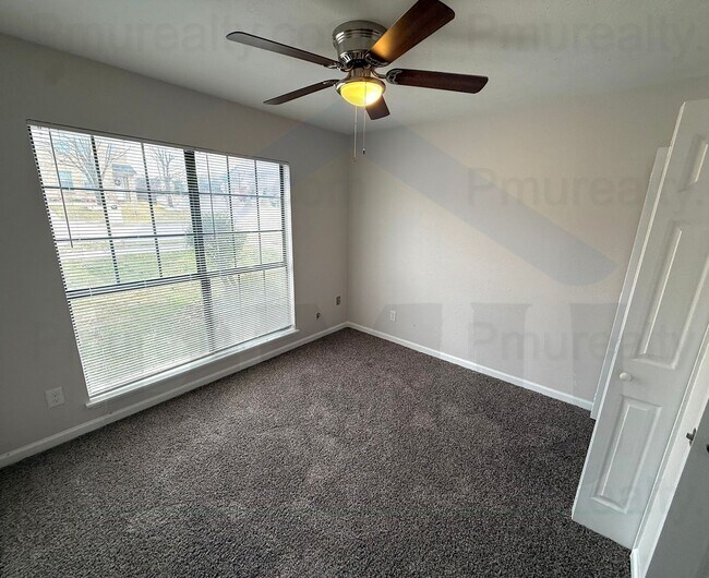 Foto del edificio - AVAILABLE NOW!!! Charming 2-bedroom, 1-bathroom duplex located in the vibrant city of Dallas