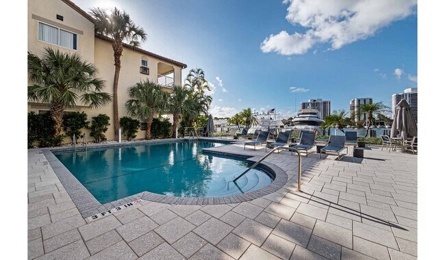 Disfrute de la piscina al aire libre - Waterways Village