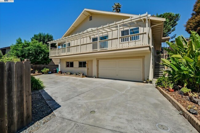 Building Photo - 24665 Sylvan Glen Ct