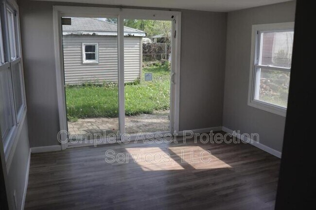 Foto del edificio - 328 N Delaware St