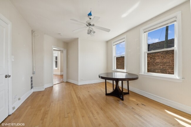 Foto del edificio - 2418 N Western Ave
