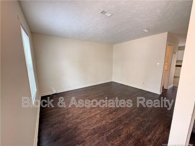 Foto del edificio - 5829 Aftonshire Dr