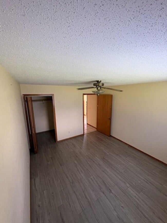Building Photo - 504 Iowa St