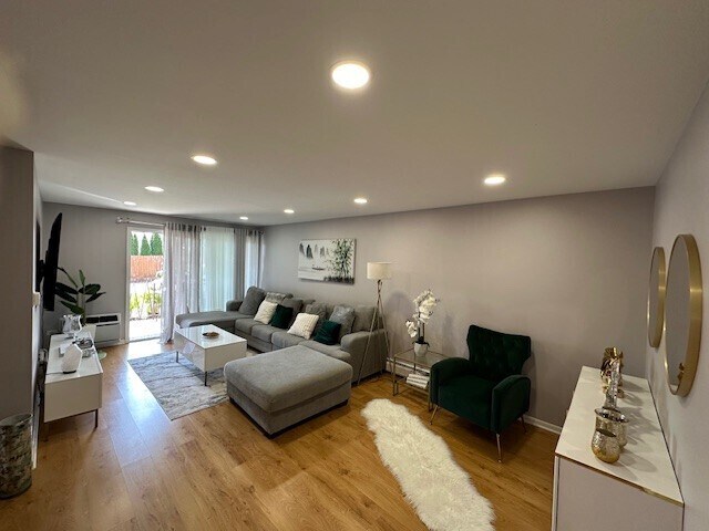 Foto del edificio - 483 N Larch Ave