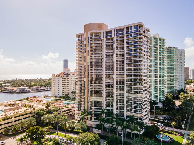 Foto del edificio - The Landmark Club Condominium