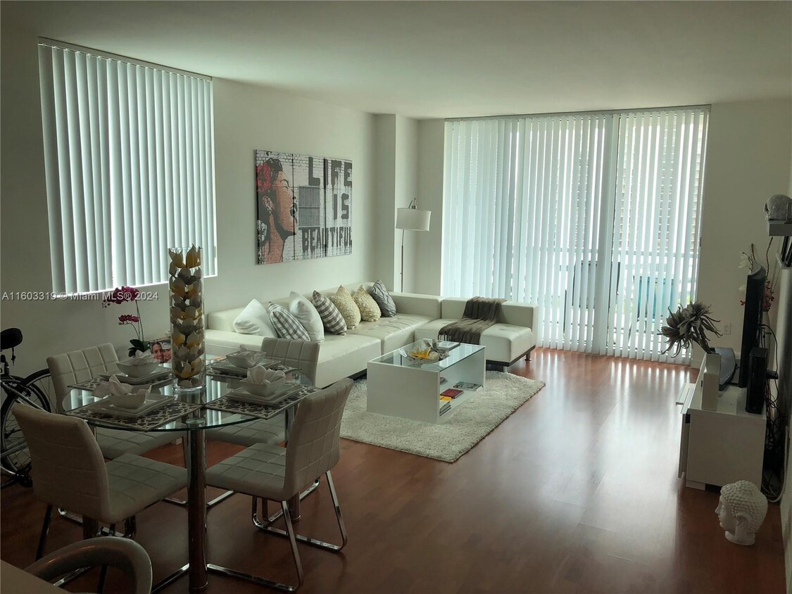 Primary Photo - 500 Brickell Ave