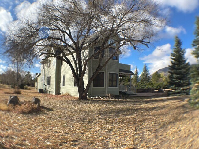 Foto del edificio - Beautiful 5 bedroom home on acreage!