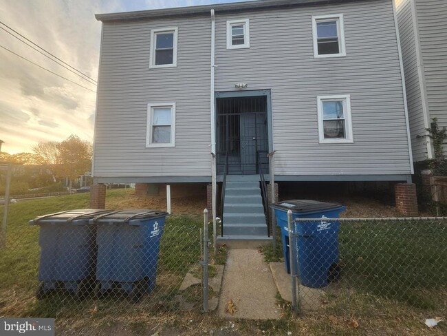 Building Photo - 1401 Staples St NE