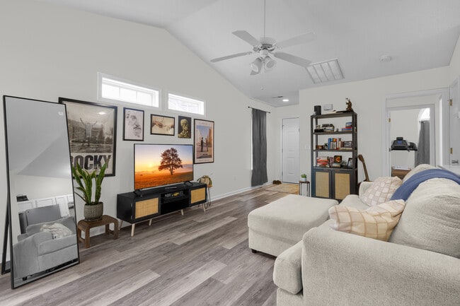 Foto del edificio - 3825 Elizabeth Ave