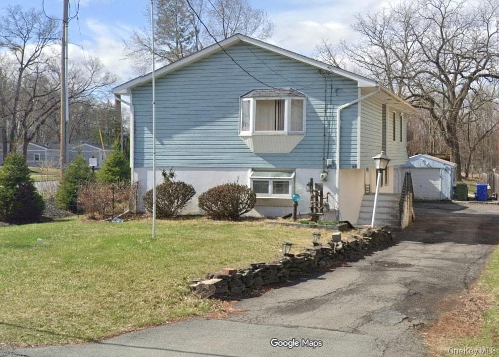 Primary Photo - 225 Monhagen Ave