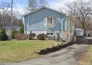 Building Photo - 225 Monhagen Ave