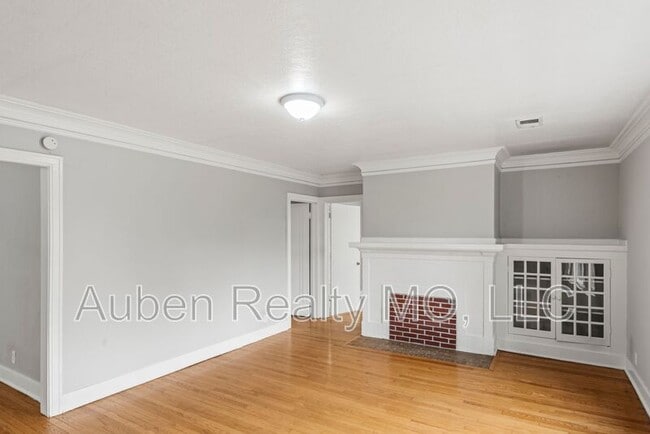 Building Photo - 5341 Holmes St