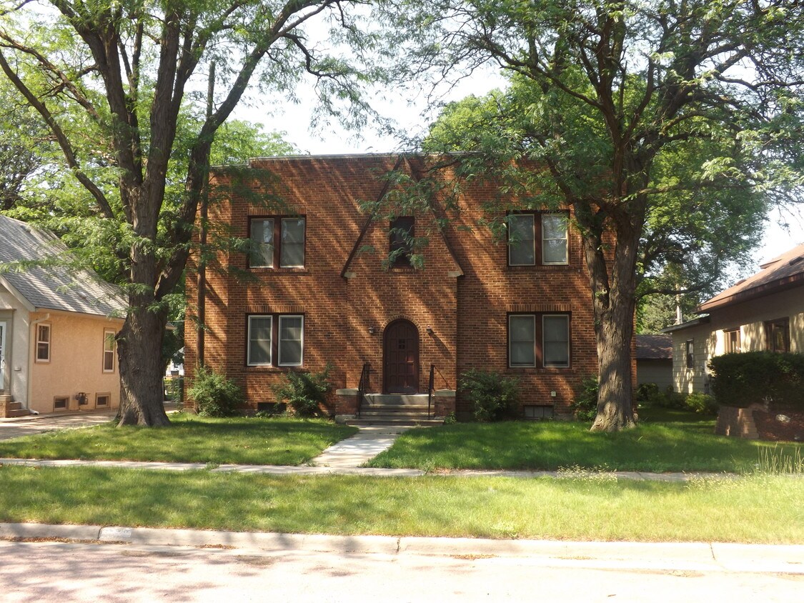 312 W 11th Ave Unit 2, Mitchell, SD 57301 Apartments in Mitchell, SD