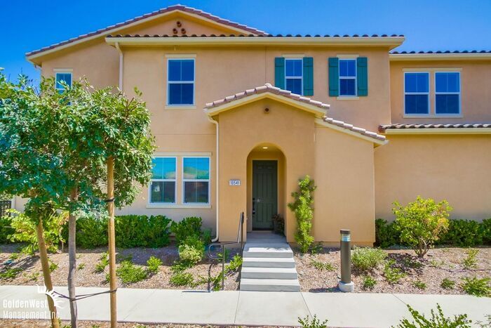 Foto principal - Newly Built 3Bdm 2.5Ba Home with Modern Fe...