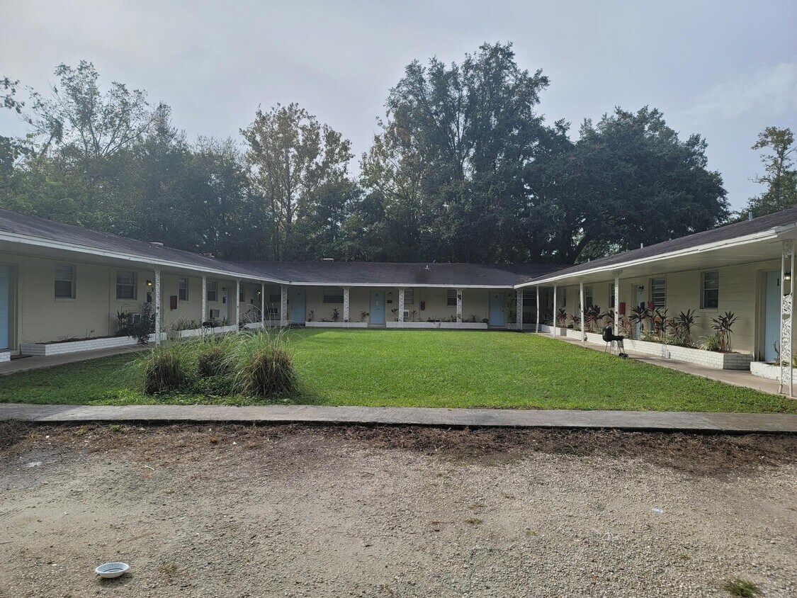 Foto principal - 7154 Conant Ave