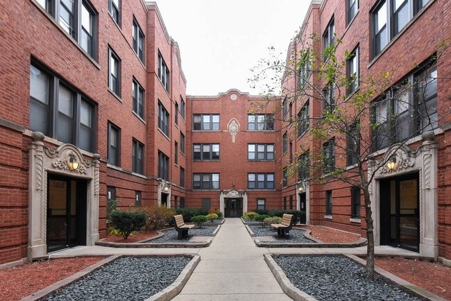 Building Photo - 3626 N Racine Ave