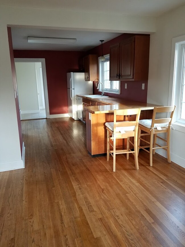 Kitchen - 3400 Tower Ln