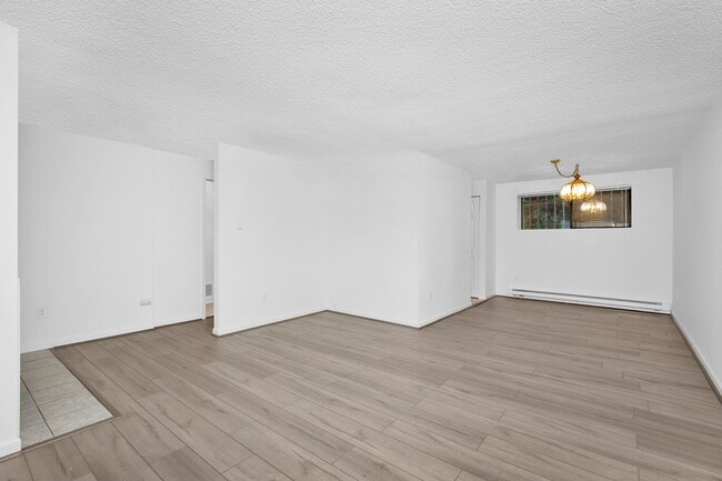 Building Photo - Privacy without the yard work - 3 Bedroom South Seattle Townhouse