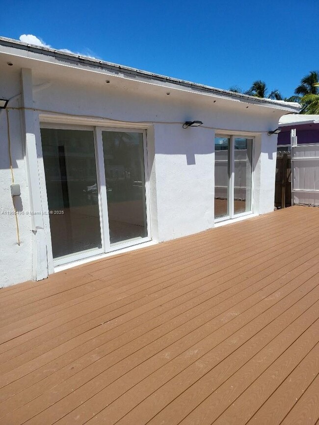 Foto del edificio - 7707 Hawthorne Ave