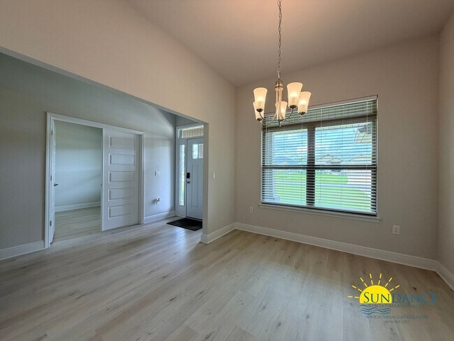 Foto del edificio - Beautiful 4-Bedroom Home in Quiet Crestview Cul-de-Sac!