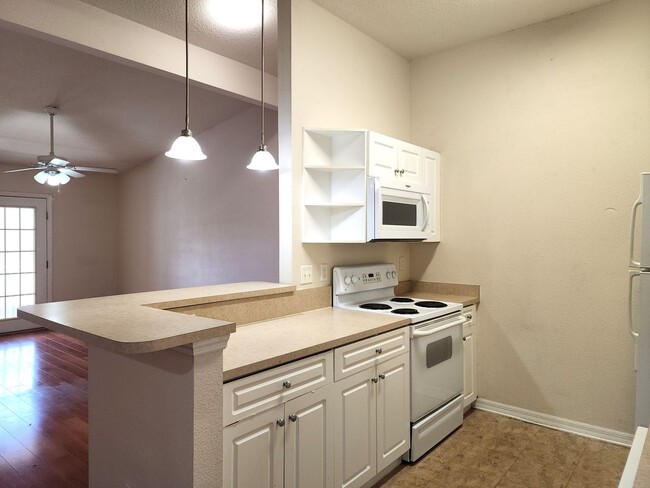 Building Photo - Second Floor Condo Unit; Open Floor Plan; ...