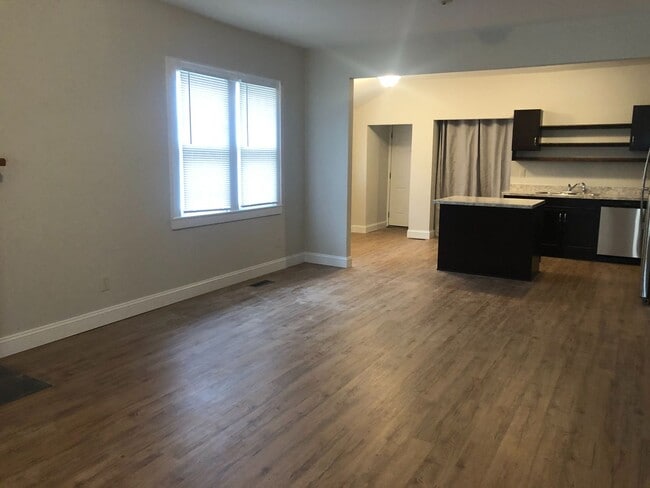 Building Photo - 3 bedroom/2 bath home!