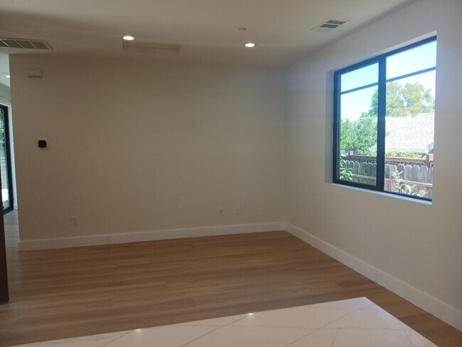 Foto del edificio - 523 Lancaster Way