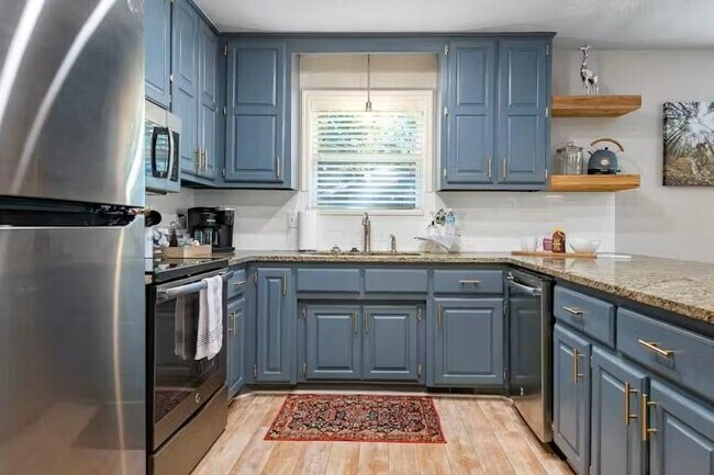 Foto del edificio - 15 Churchill Dr