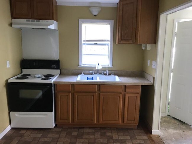 Building Photo - 243 Pine St