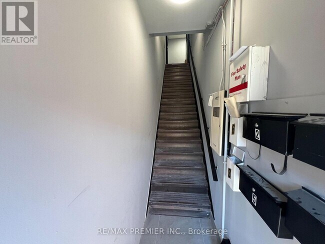 Building Photo - 92 Wolfe St