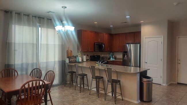 Building Photo - GORGEOUS GILBERT HOME!