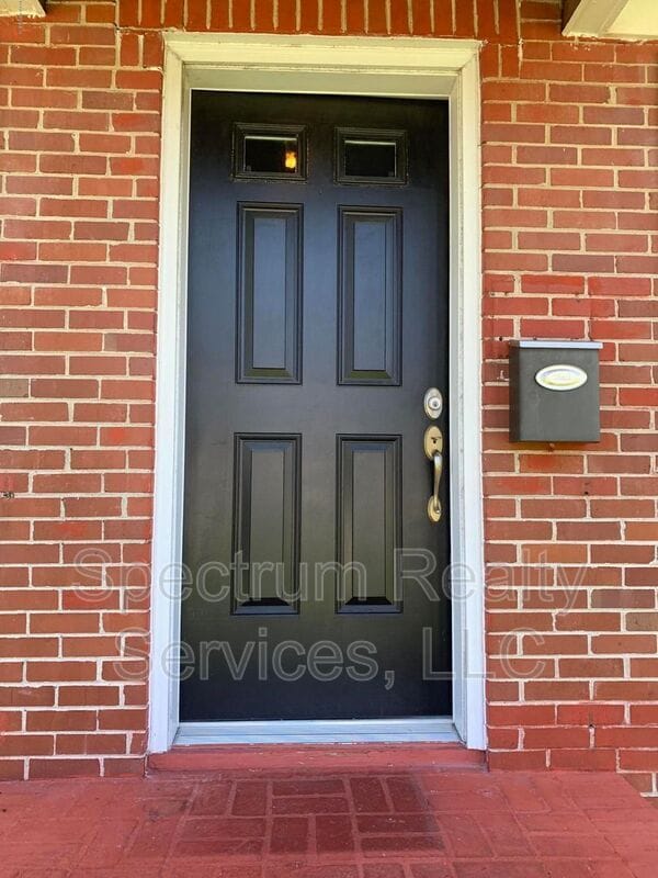 Building Photo - 2151 Traymore Rd