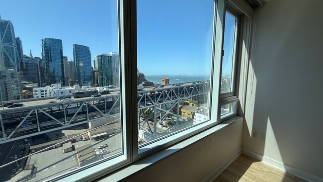 Building Photo - EPIC REA - Watermark-Fabulous Penthouse-Vi...