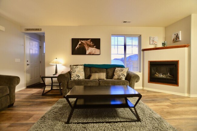 Foto del edificio - 1094 Longbow Ln