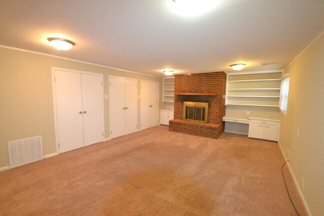 Building Photo - 1403 Hampton Ln