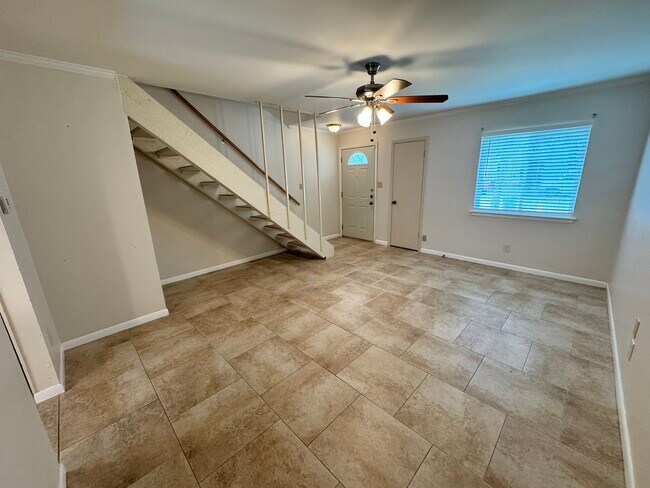 Foto del edificio - 3214 Crosscreek Dr