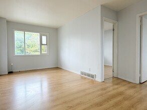 Building Photo - 506 Aylmer Ave