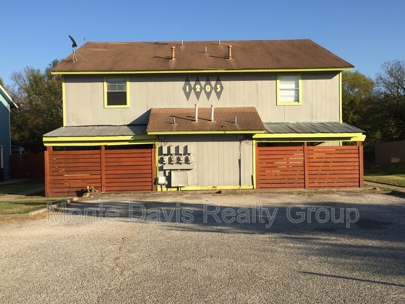 Primary Photo - 1203 Southport Dr