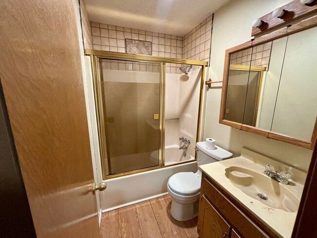 Building Photo - Introducing a charming 2-bedroom, 1-bathroom house in the desirable location of Russellville, AR.