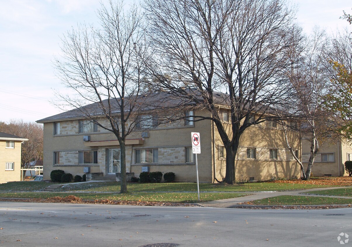 8329 W Congress St, Milwaukee, WI 53218 Apartments in Milwaukee, WI