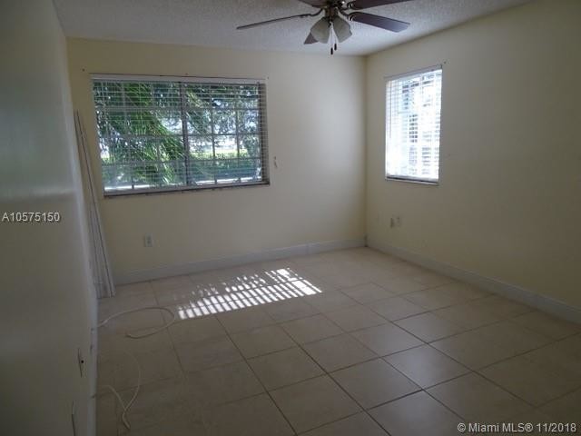 Foto del edificio - 1727 Village Blvd