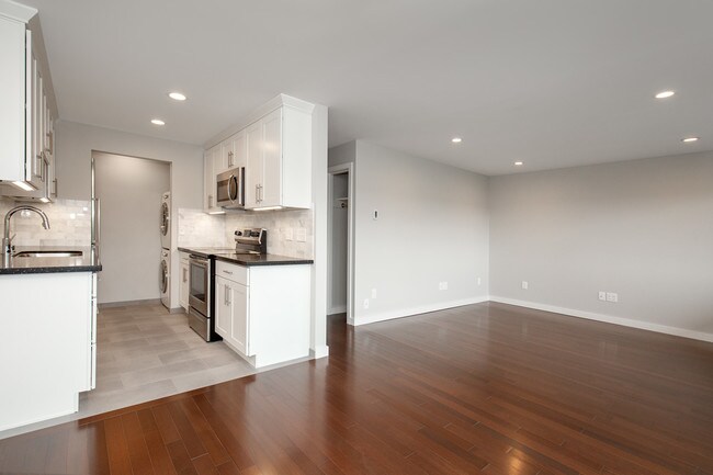 Building Photo - 1235 Taylor Ave N