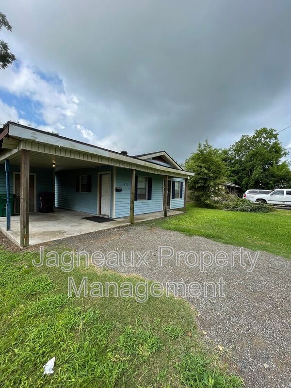 Building Photo - 821 Garden Dr