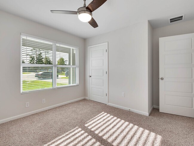 Building Photo - 12 Sugar Maple Ln