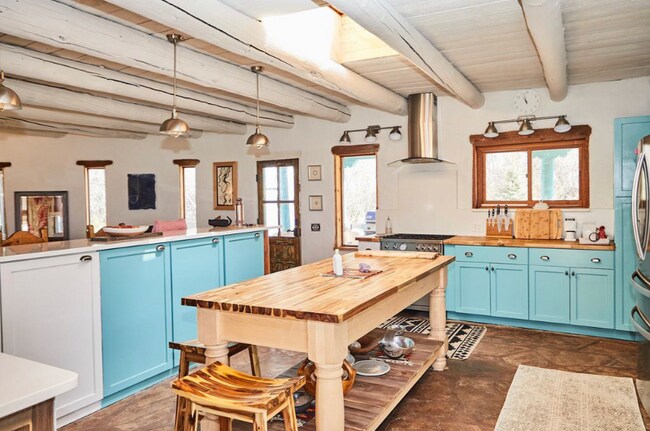 Foto del edificio - 68 Martinez Rd