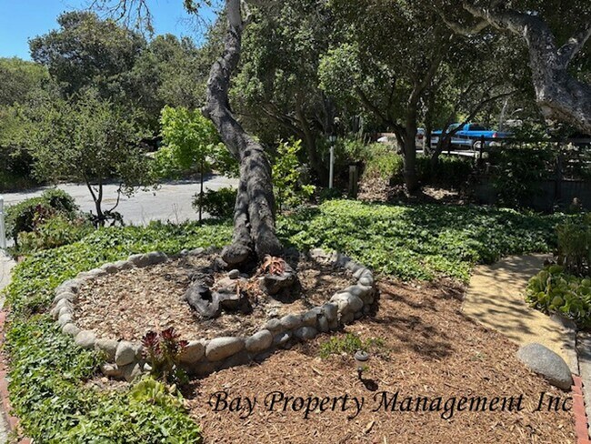 Building Photo - Charming 2 Bedroom, 1.5 Bath Home Near Riv...